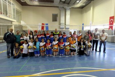 19 Mayıs Yıldız Kızlar Voleybol Turnuvası Yapıldı
