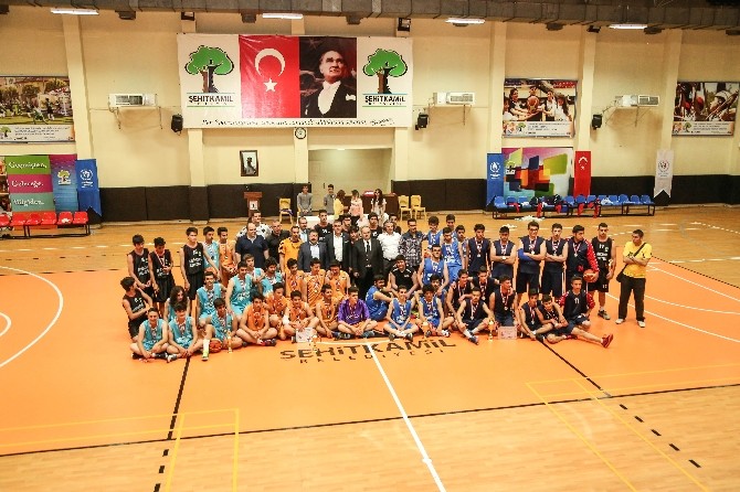 Dev Adamlar Şehitkamil’de Şampiyonluğu Coşkuyla Kutladı