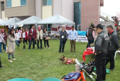 Jandarma Ekipleri Nuh Naci Yazgan Üniversitesinde Broşür Dağıttı