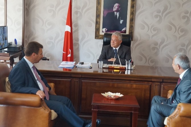 MHP’li Vekilden CHP’li Belediye Başkanına Ziyaret