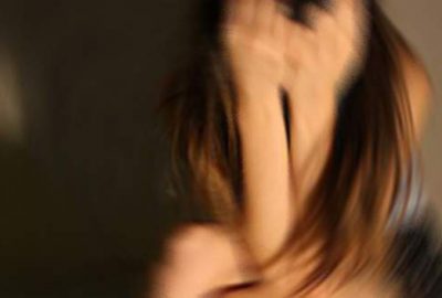 Çıplak fotoğraflarını yaymakla tehdit edip…