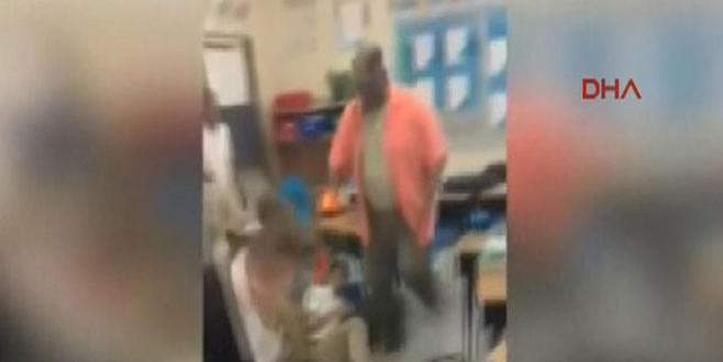 Öğretmen kemerle sınıfta dehşet saçtı