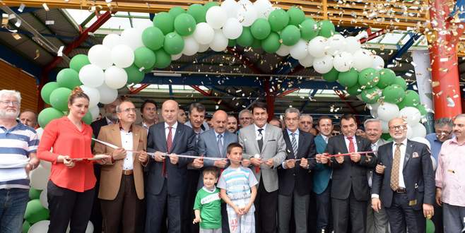 Hamitler pazar alanı Müezzinoğlu tarafından açıldı