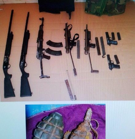 Adana’da, bir kişiyi silahla yaralayıp kaçan zanlıların saklandıkları evde, 1