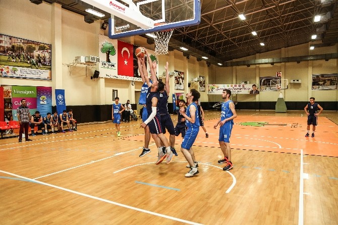 Şehitkamil Beldiyesi Spor Şenliklerine Binlerce Öğrenci Katıldı