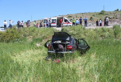 Otomobil Tarlaya Uçtu: 5 Yaralı