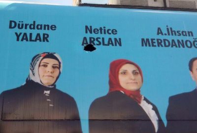 AK Parti Seçim Otobüsüne Taşlı Saldırı