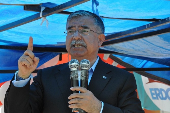 “Biz Hizmet Partisiyiz” Milli Savunma Bakanı İsmet Yılmaz, AK Parti’nin hizmet partisi olduğunu,