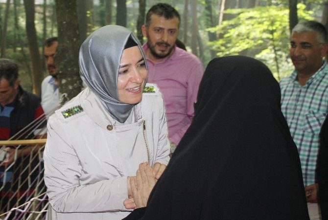 AK Partili Milletvekili Adayı Kaya’dan Piknik Alanına Destek Çıkarması AK Parti İstanbul 3.Bölge Milletvekili adayı Fatma Betül Sayan Kaya,