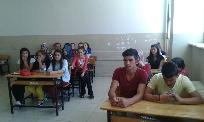 Son Sınıf Öğrencilerine Bağımlılık Semineri Verildi