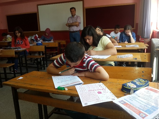 Kütahya’da ’Ödüllü Kitap Okuma Yarışması’nın Sınavı Yapıldı