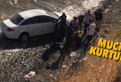 İzmir'in Foça ilçesinde, alkollü olarak kullandığı otomobiliyle 30 metrelik yardan