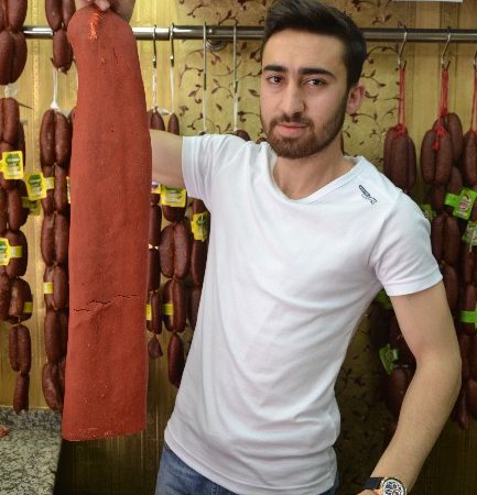 Kayseri’de pastırma ve sucuk satışı yapan esnaflar fiyatlardaki artış nedeniyle