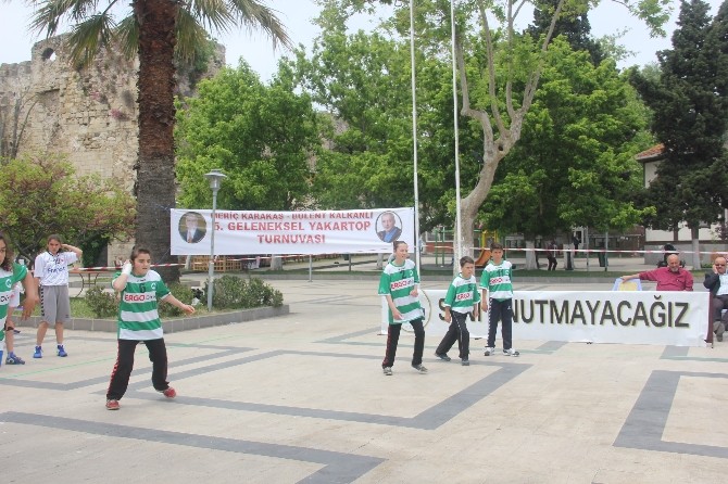 Hocalarının Anısına Yakar Top Oynadılar