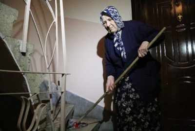 80 Yaşındaki Hatice Nine Hayali İçin Merdiven Siliyor