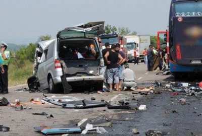 Belediye başkanı kazalara karşı yollara ‘şeker’ döktürdü