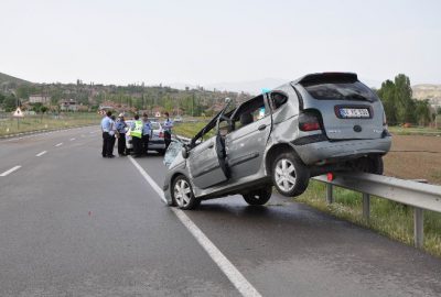 Gemerek’te Trafik Kazası: 3 Yaralı