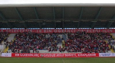 Erzurum’da 11 Bin İlköğretim Öğrencisi Stadyumda Kitap Okuyarak Dünya Rekoru Kırdı