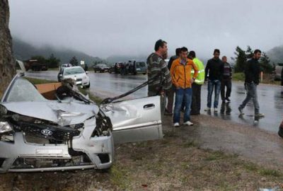TIR ile otomobil çarpıştı: 2 ölü, 4 yaralı