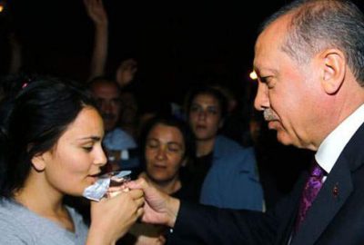 Erdoğan düşen kızı teselli etti