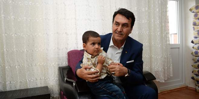 Başkan Dündar, minik Berat’a sahip çıktı