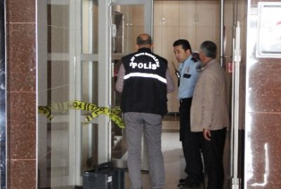 Bunalıma Giren Adam Kendini Astı