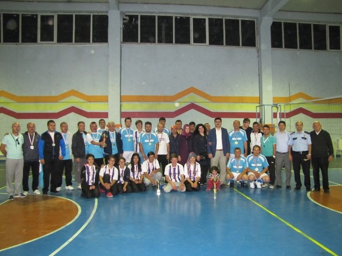 Kaymakamlık Voleybol Turnuvası Şampiyonu Esnafspor