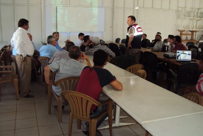 Jandarma Trafikten İşçi Servis Araçlarının Sürücülerine Eğitim Antalya’nın Manavgat İlçe Jandarma Komutanlığı Trafik Tim Komutanlığı tarafından, Manavgat