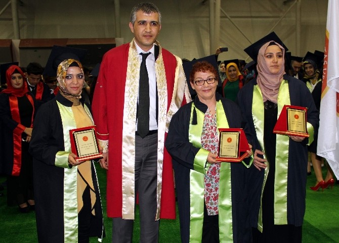 57 Yaşında İkinci Üniversite Mezunu Oldu