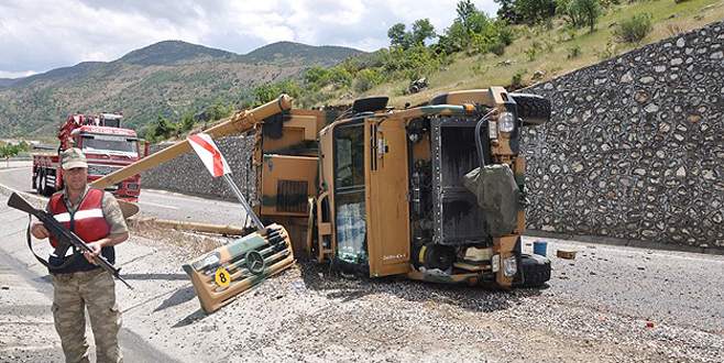 Askeri konvoyda kaza: 4 yaralı