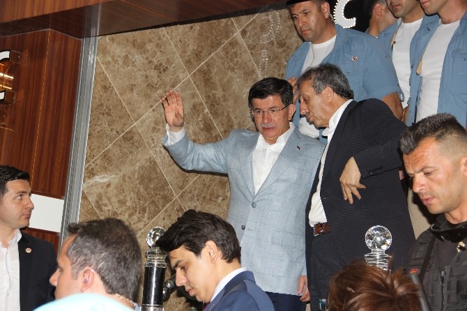 Başbakan Davutoğlu, 23 Saat Süren Temaslarının Ardından Diyarbakır’dan Ayrıldı