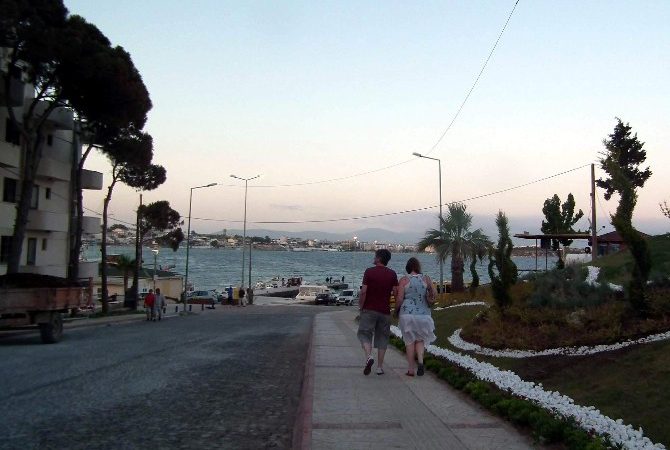 Aydın’ın Didim ilçesinde turizm sezon hazırlıkları sürerken, Altınkum sahilinde iki