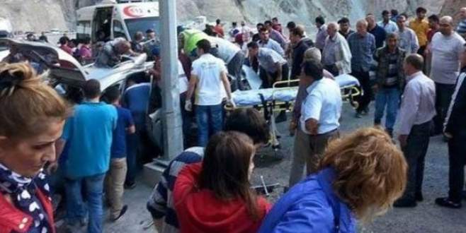 Mezuniyet töreni yolunda feci kaza: 1 ölü, 5 yaralı