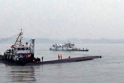 458 kişiyi taşıyan gemi battı