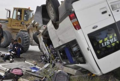 Öğrenci servisi kaza yaptı: 3’ü ağır 16 yaralı