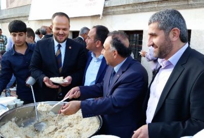 Hamza Çalışkan’dan İmam Hatiplilere Pilav