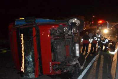 Minibüsleri TIR’la çarpışan Suriyeliler kaçtı!