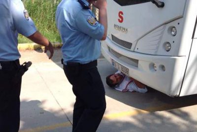 Servis araçlarını engelleyen 10 işçiye gözaltı