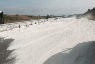 Karayolu beyaza büründü