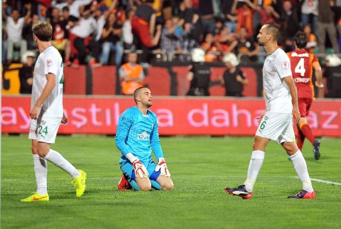 Galatasaray’dan Çifte Kupa Galatasaray, Ziraat Türkiye Kupası final maçında Bursaspor’u 3-2 yenerek şampiyon