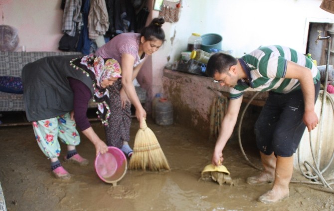 Alaşehir’de Dolu Bağları Vurdu
