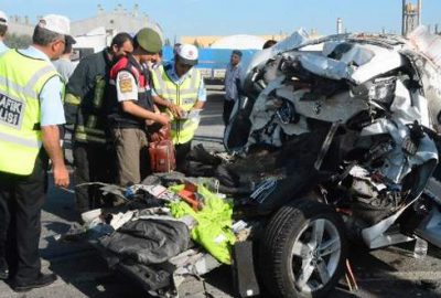 Feci kaza! Kamyon, ışıkta bekleyen araçların arasına daldı