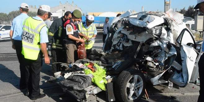 Feci kaza! Kamyon, ışıkta bekleyen araçların arasına daldı