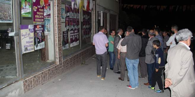 Bursa’da HDP’nin seçim bürosuna taşlı saldırı