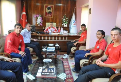 Ataşbak Rekortmen Atletleri Kabul Etti