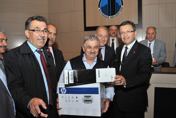Altındağ’da görev yapan mahalle muhtarlarıyla her zaman yakın iletişim içerisinde