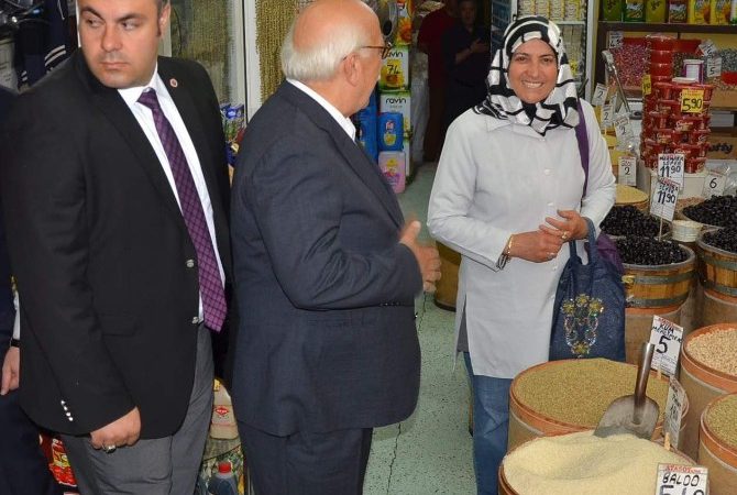 Milli Eğitim Bakanı Nabi Avcı’nın Eskişehir’deki esnaf ziyareti sırasında karşılaştığı