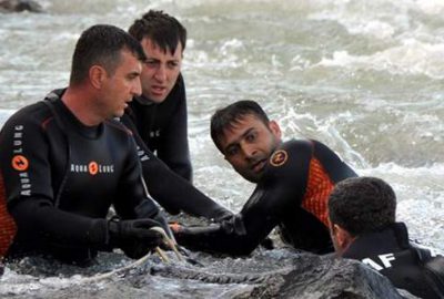 Van’da derede balık tutarken dengesini kaybederek suya düşen bir kişi,