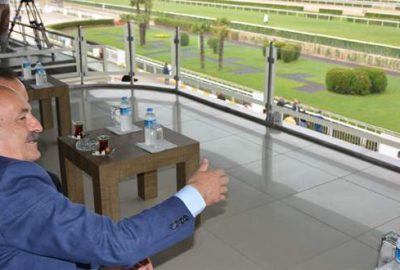 Sağlık Bakanı’nın at yarışı heyecanı