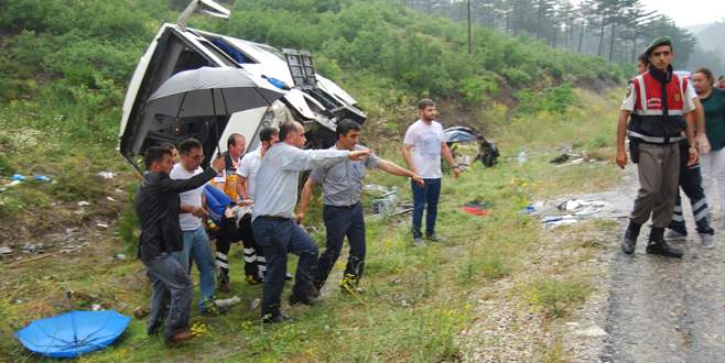 Bursa’da piknik dönüşü feci kaza..! 22 yaralı